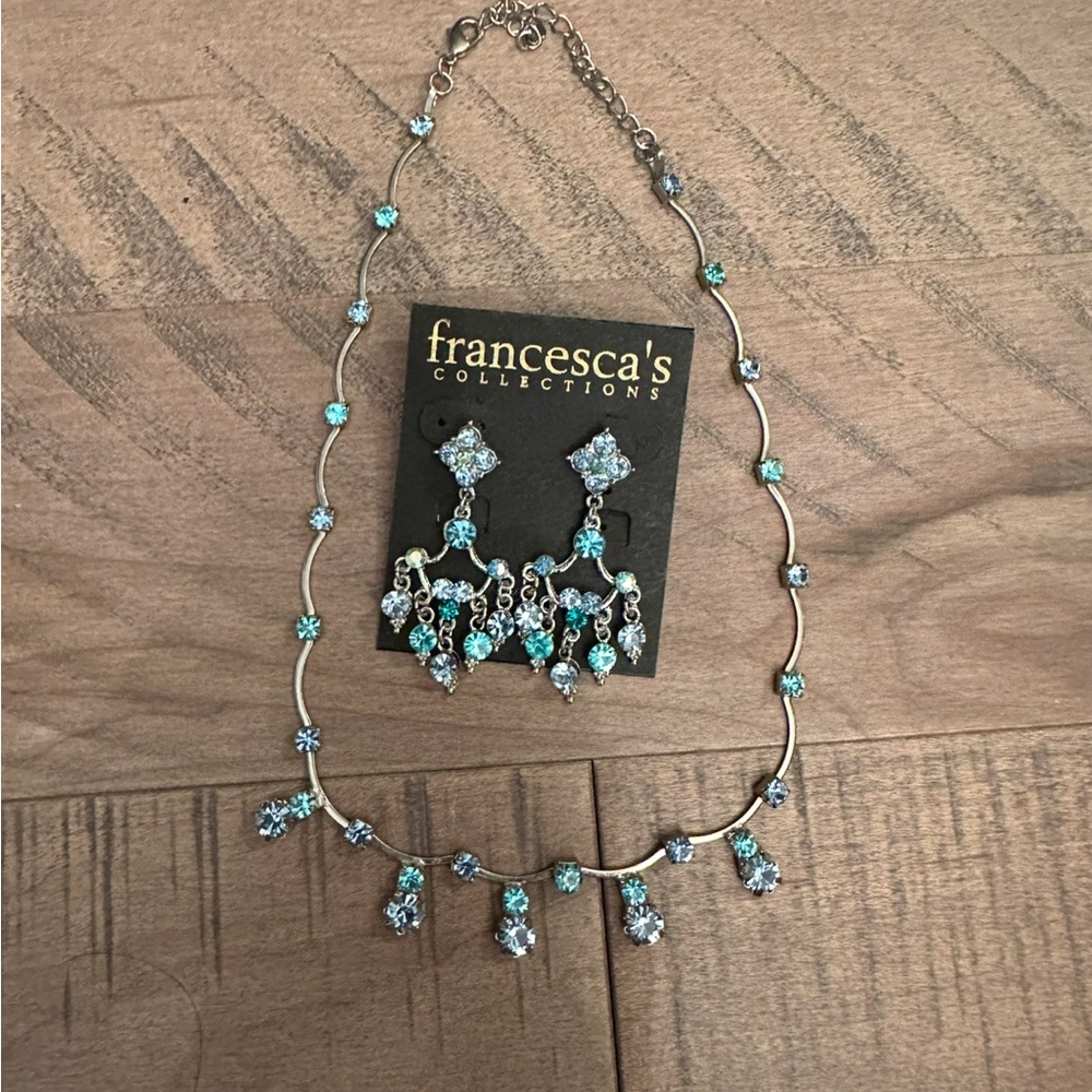 NWT BEAUTIFUL BLUE CRYSTAL NECKLACE & EARRING SET NEVER WORN